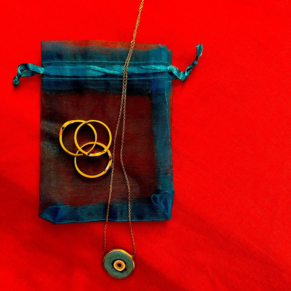 Necklace and rings